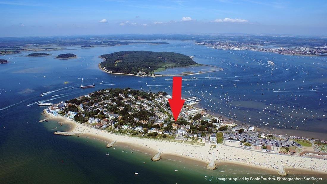 Top Floor Sandbanks Apartment With Free Parking Just Minutes From The Beach And Bars Canford Cliffs Exterior photo