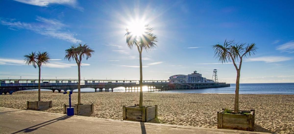Top Floor Sandbanks Apartment With Free Parking Just Minutes From The Beach And Bars Canford Cliffs Exterior photo
