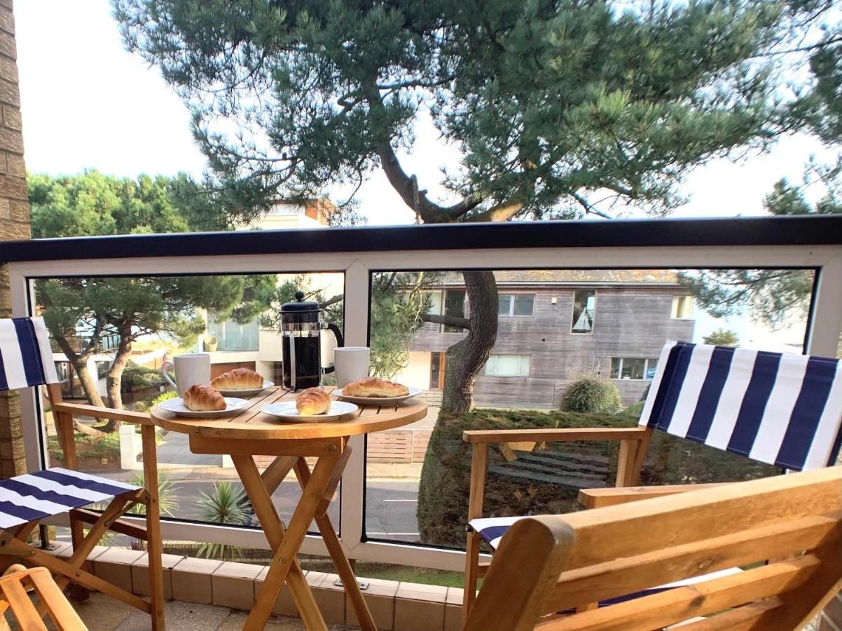 Top Floor Sandbanks Apartment With Free Parking Just Minutes From The Beach And Bars Canford Cliffs Exterior photo