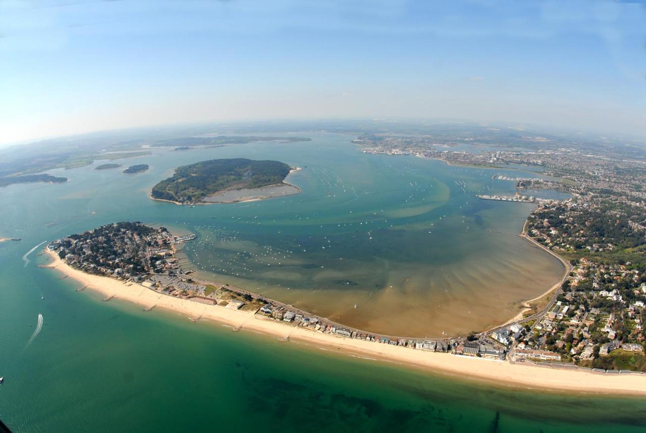 Top Floor Sandbanks Apartment With Free Parking Just Minutes From The Beach And Bars Canford Cliffs Exterior photo