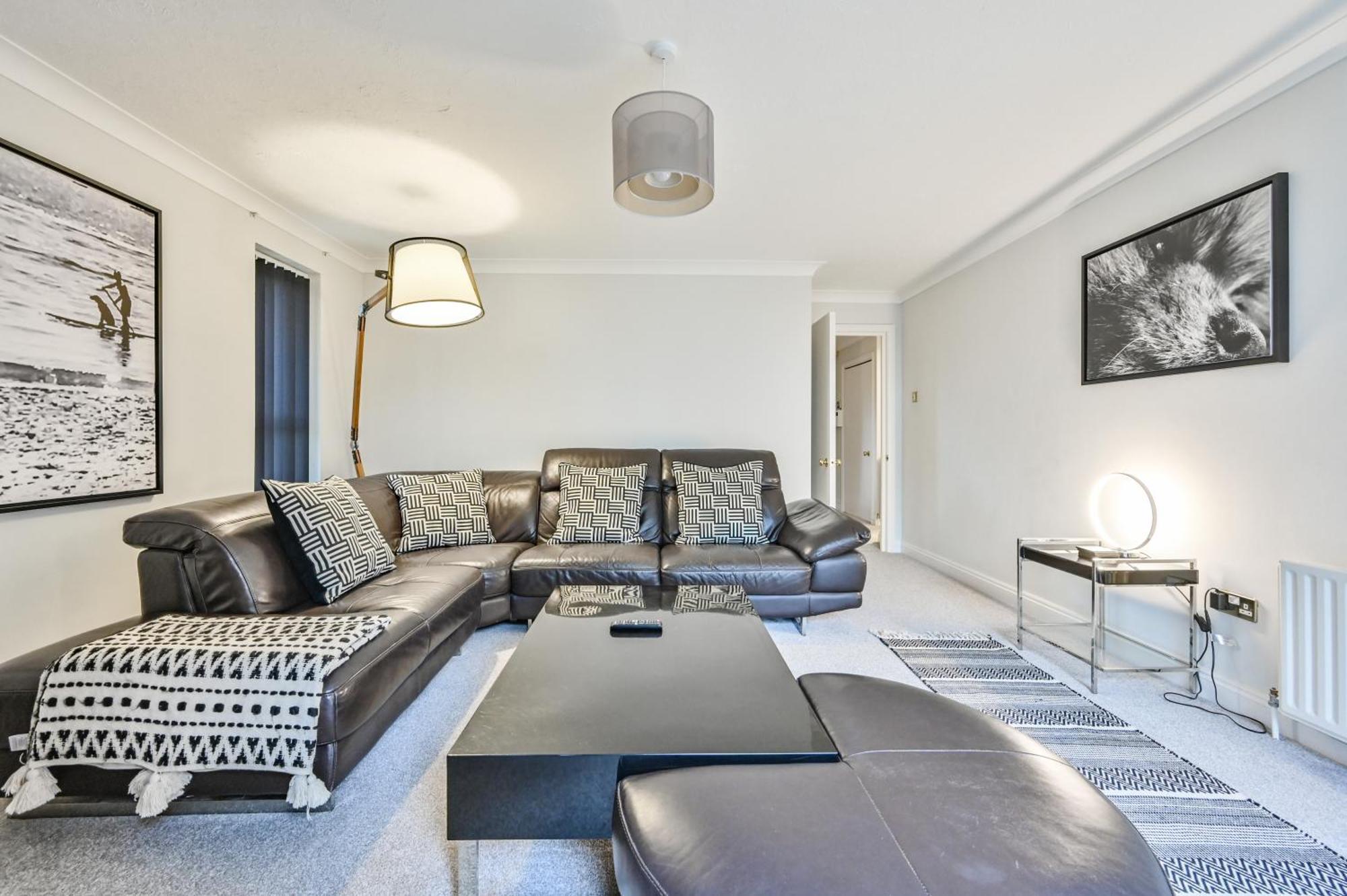 Top Floor Sandbanks Apartment With Free Parking Just Minutes From The Beach And Bars Canford Cliffs Exterior photo
