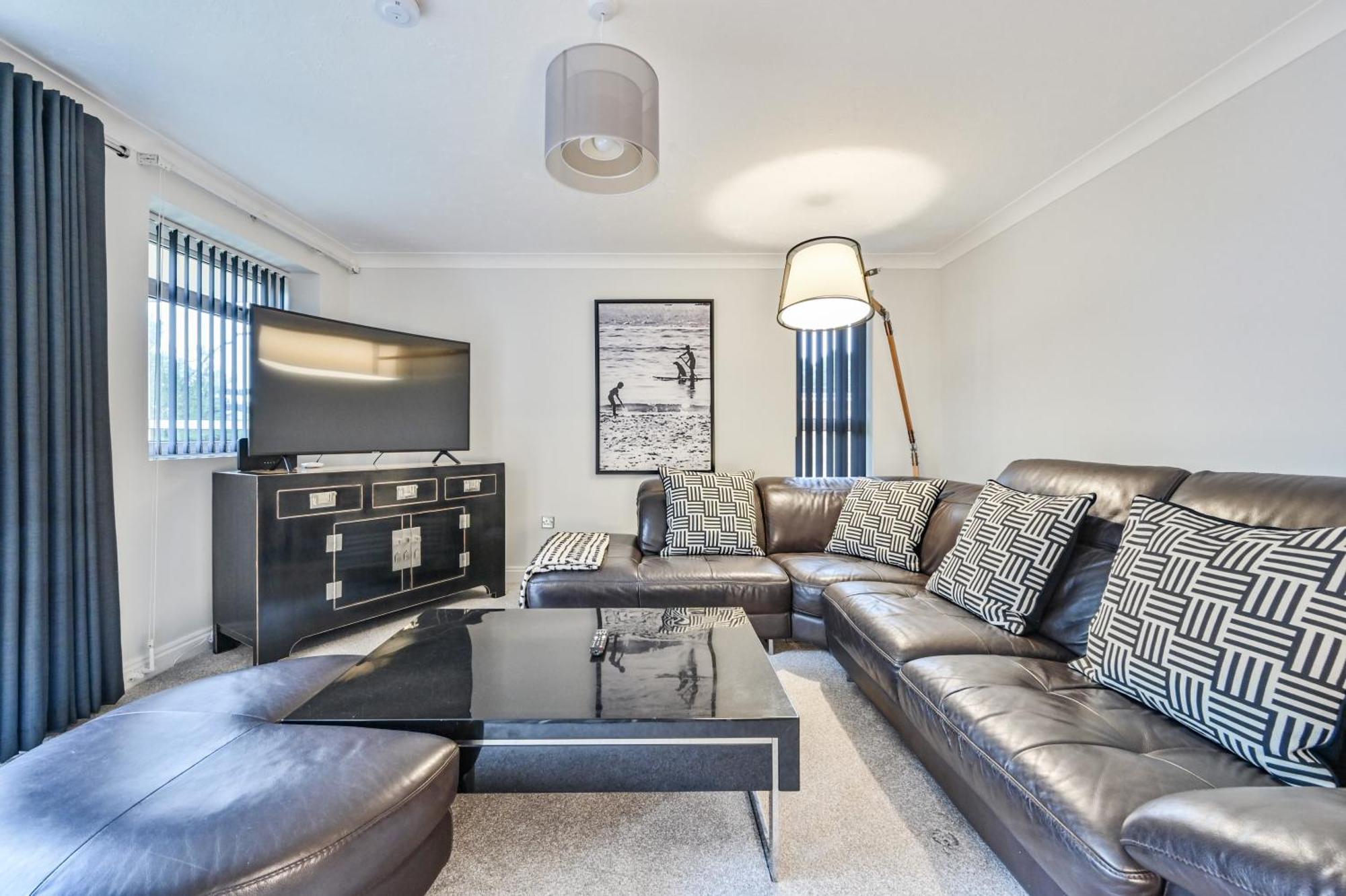 Top Floor Sandbanks Apartment With Free Parking Just Minutes From The Beach And Bars Canford Cliffs Exterior photo