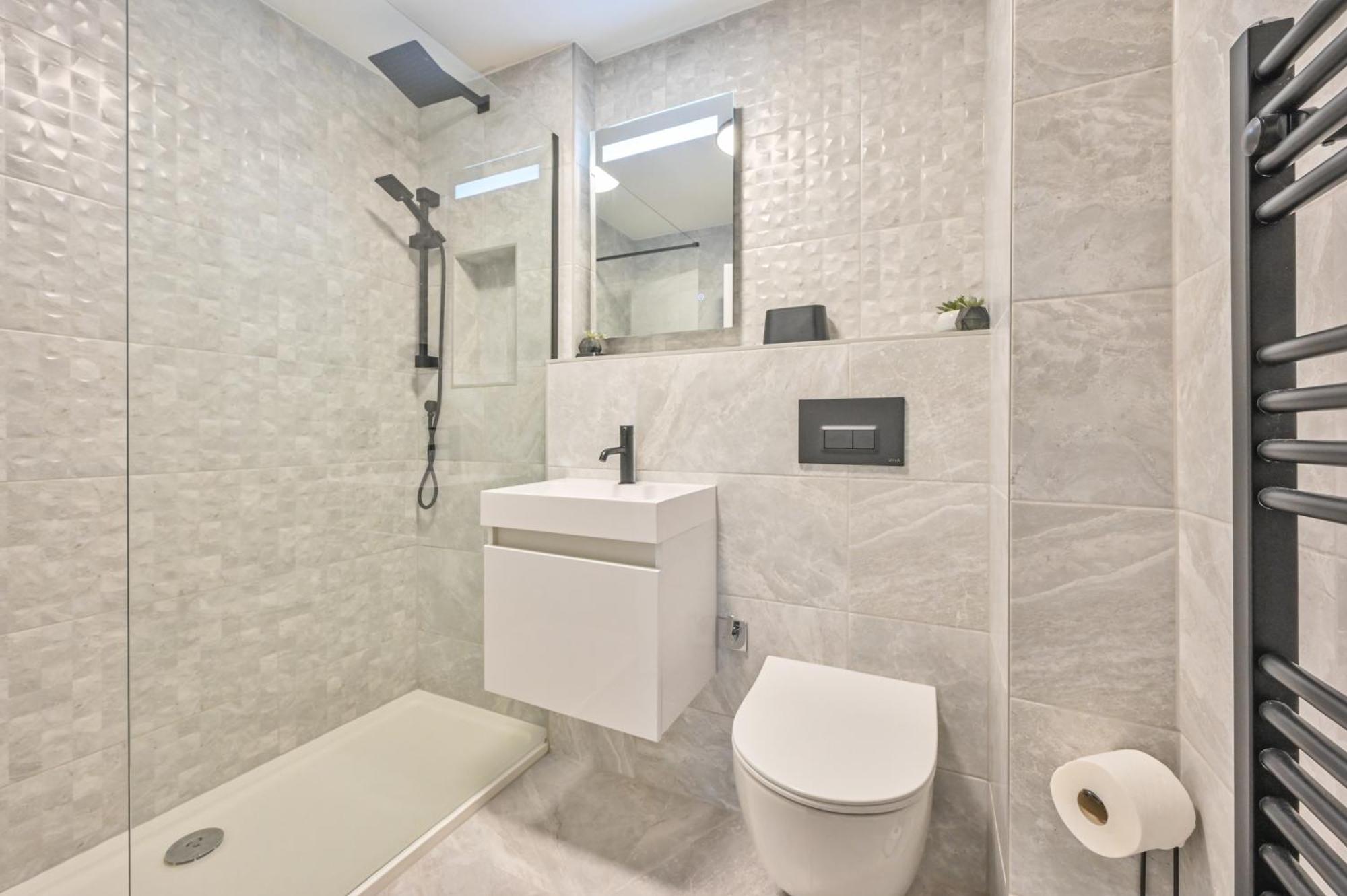 Top Floor Sandbanks Apartment With Free Parking Just Minutes From The Beach And Bars Canford Cliffs Exterior photo