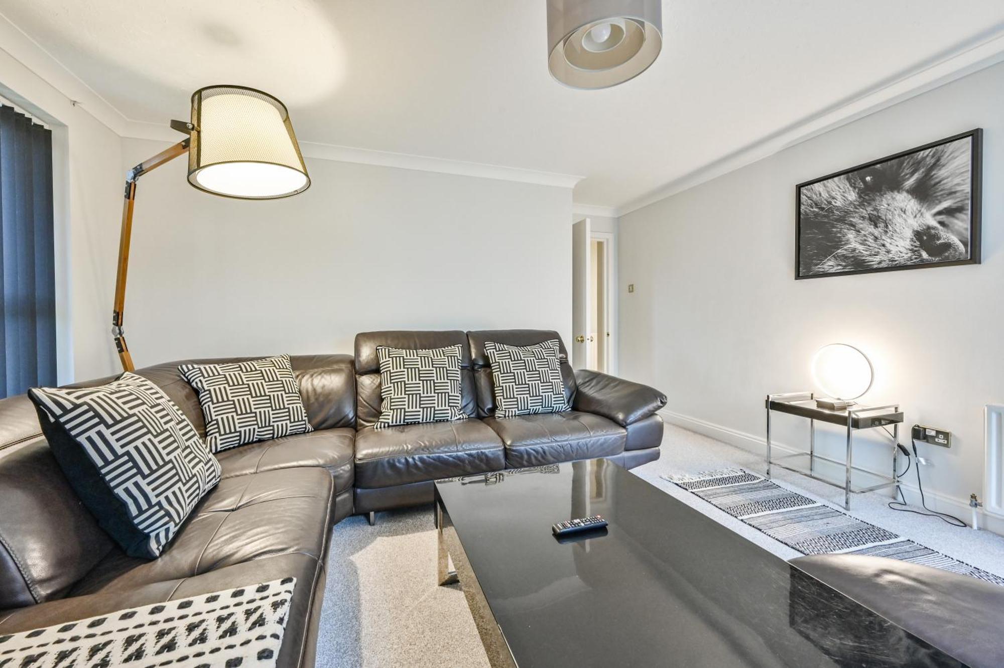 Top Floor Sandbanks Apartment With Free Parking Just Minutes From The Beach And Bars Canford Cliffs Exterior photo